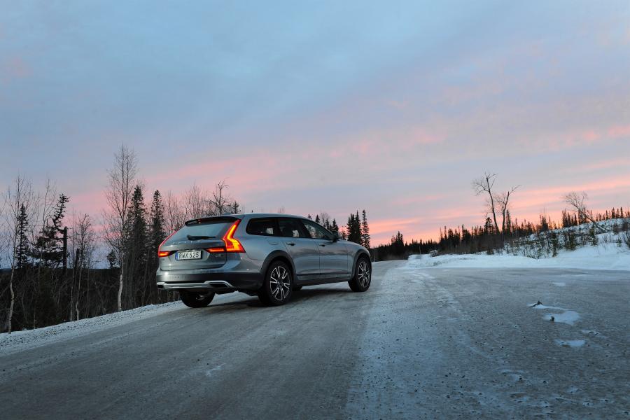  Volvo V90 D5 Cross Country 2016 года  (WW) (фото 24 из 36)